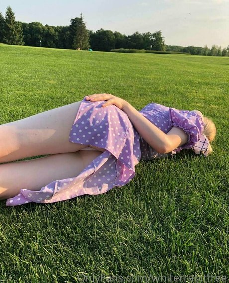 whiterrabitfree model naked gallery