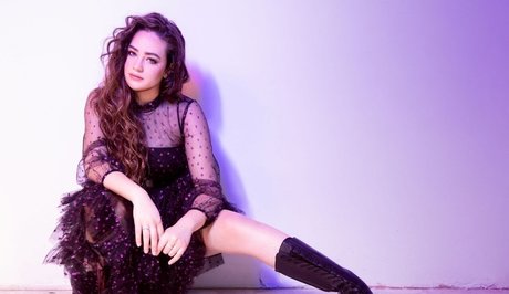 Mary Mouser model best photo