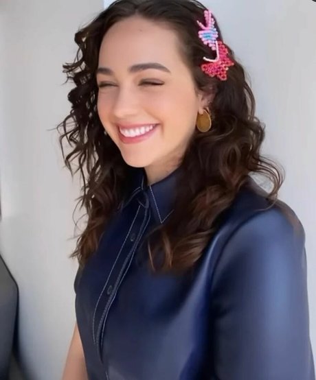 Mary Mouser beautiful star pic