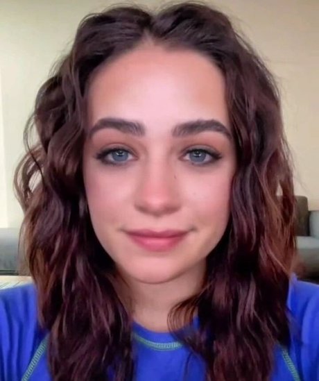 Mary Mouser model sexy images