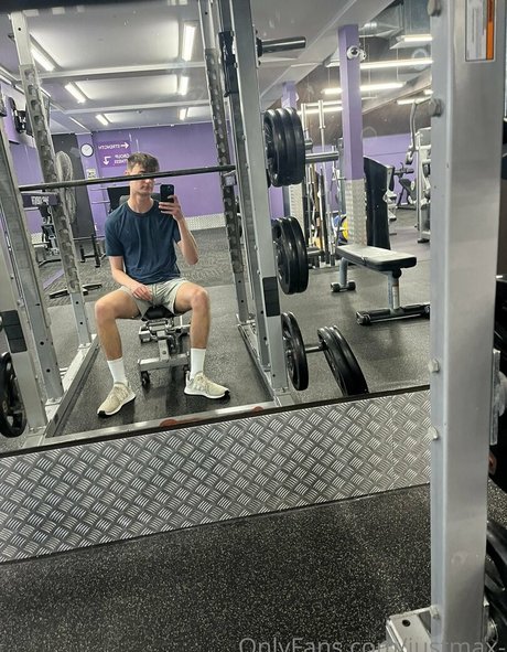 justmax_ model best picture