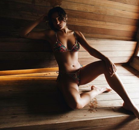 Sasha Meneghel model sexy pic