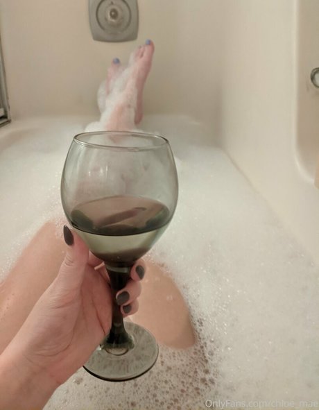 chloe mae nude model img