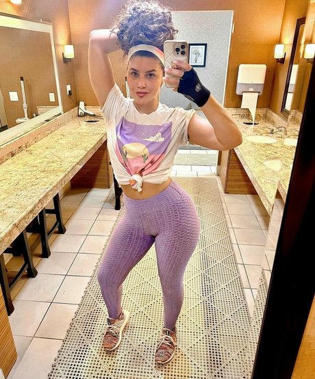 Juliana Harkavy model pics