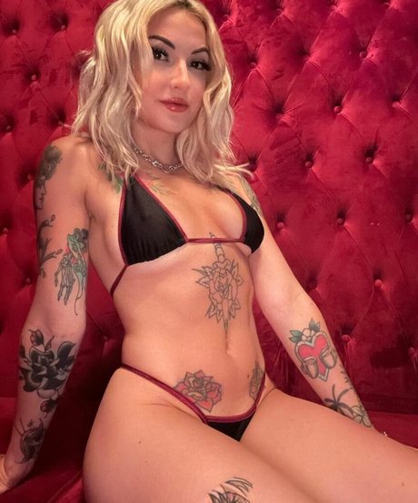 Layni Baby erotic star picture