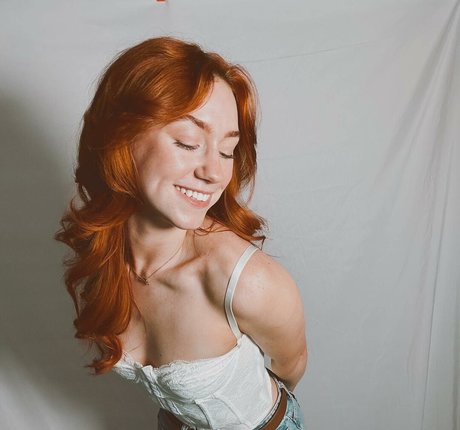 Ana Saia exclusive star images