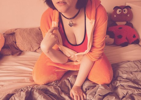 BoringKate adult actress img