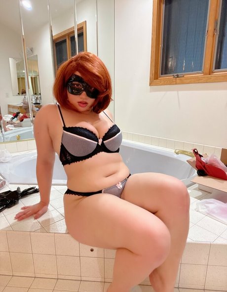 nikkigeeksfree star nude pic