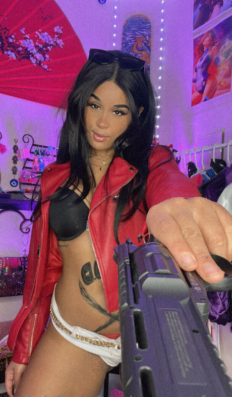 varsenexfree naked model image