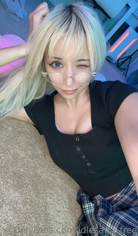 idlesann free star erotic pic