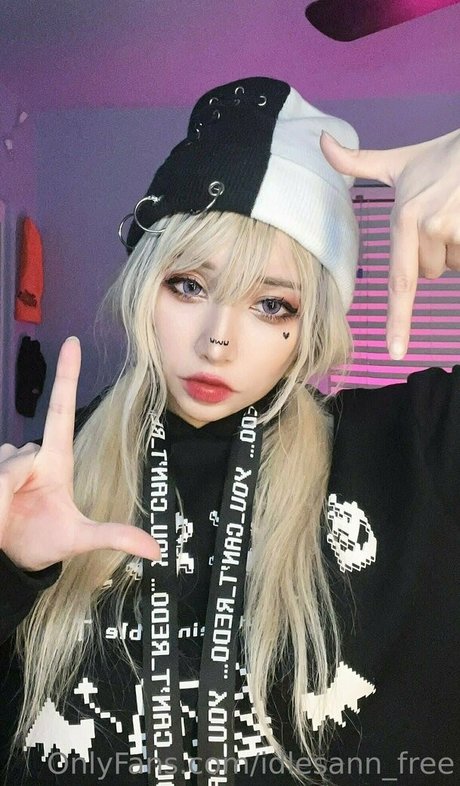 idlesann free pornographic model archive