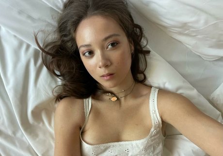 Laufey Lin top star image