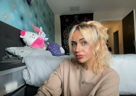 niicoleamy x star img