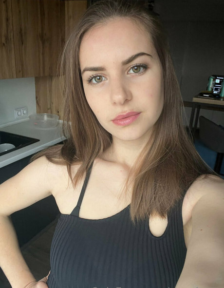 wrenirene nude pornstar img