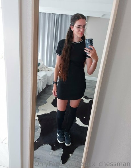 zdgx chessman pornographic model img