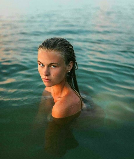 Lieke Van Der Hoorn nude model img