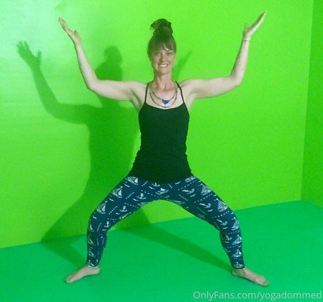 yogadommed beautiful actress pic