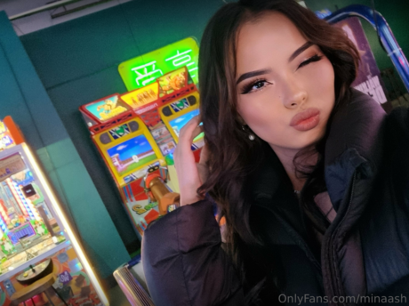 Mina Ash star free picture