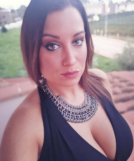 curvygirl89 model free images