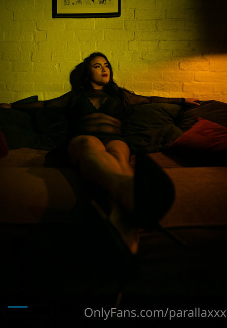 parallaxxx beautiful model gallery