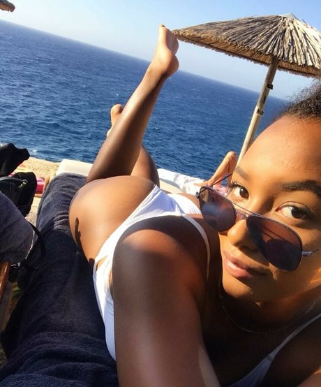 Naomi Schiff model pornographic img