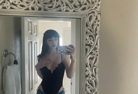 ezsy model adult pictures