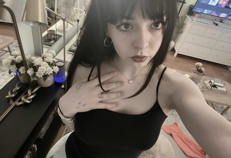 ezsy model nudes pictures