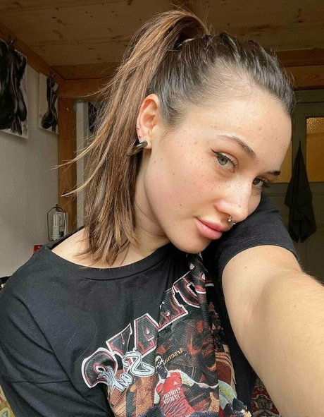 Selene smalltitts top actress img