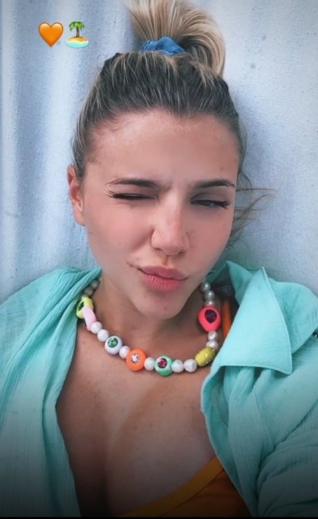 Giulia Nassa naked model pics