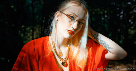 laceandleashes best star pic