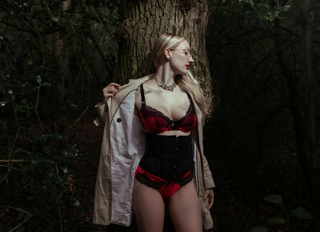 laceandleashes pornographic model image