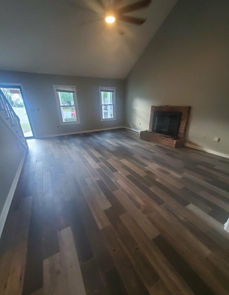 bee88i naked model photo