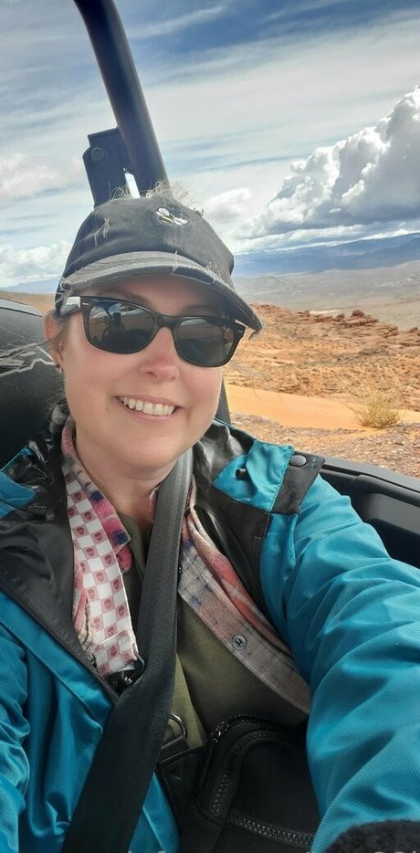 bee88i pornographic actress picture