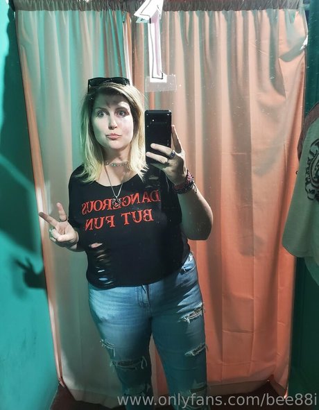 bee88i sexy star image