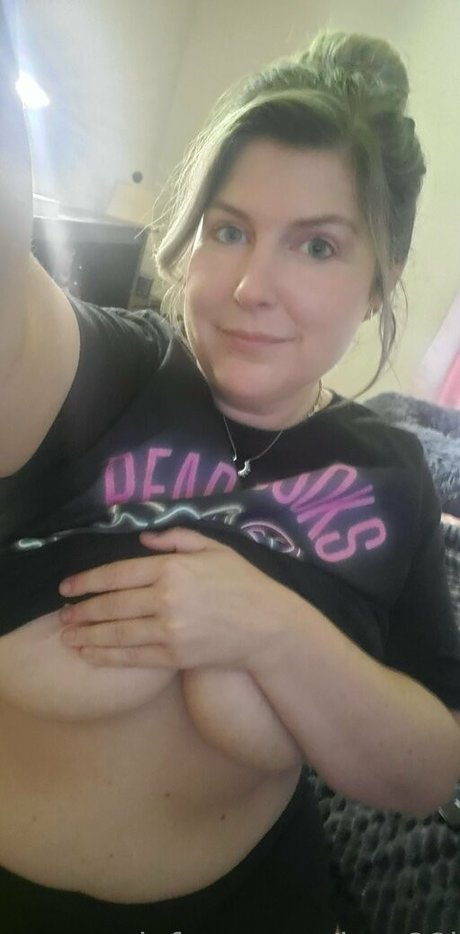 bee88i actress photo