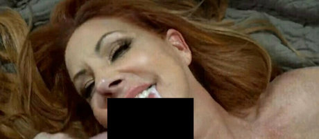 Mrsrobinsonxo pornographic actress photo