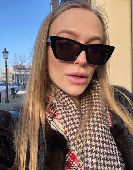 aislinxxxmodel actress pic