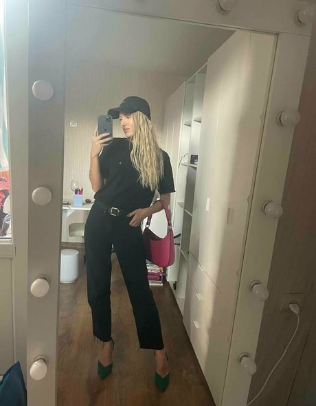 aislinxxxmodel naked actress galleries