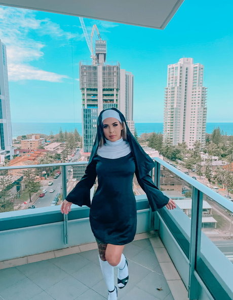 fit blonde onlyfans erotic gallery