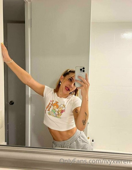 ivyxwren pretty pornstar photo