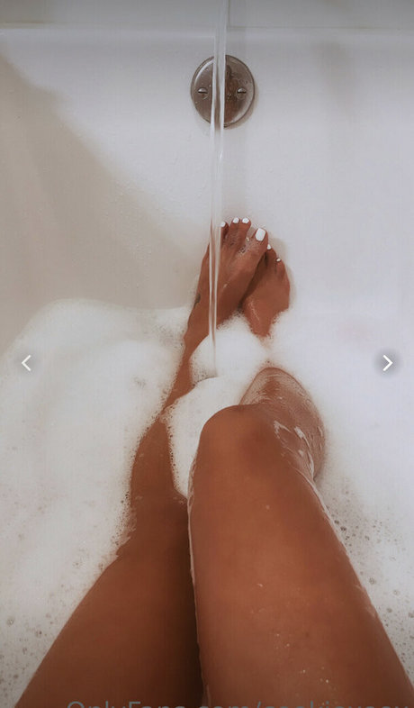 Bri Cookie model top gallery