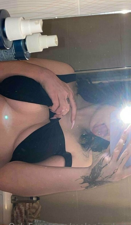 melanie dark free star img