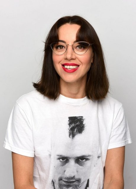 Aubrey Plaza model free image