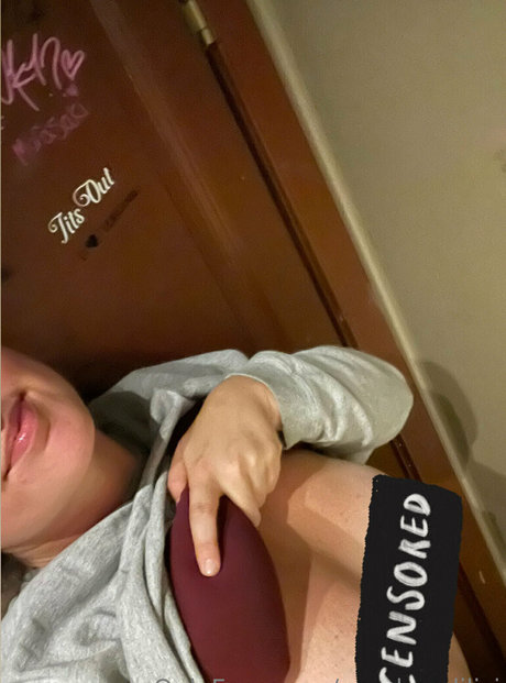 chubby teen onlyfans pornographic image