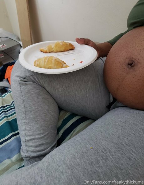 freakythickums nude pornstar pics