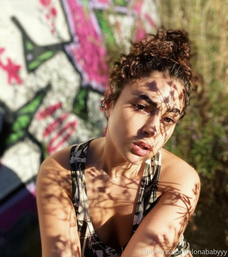 elonababyy star beautiful pics