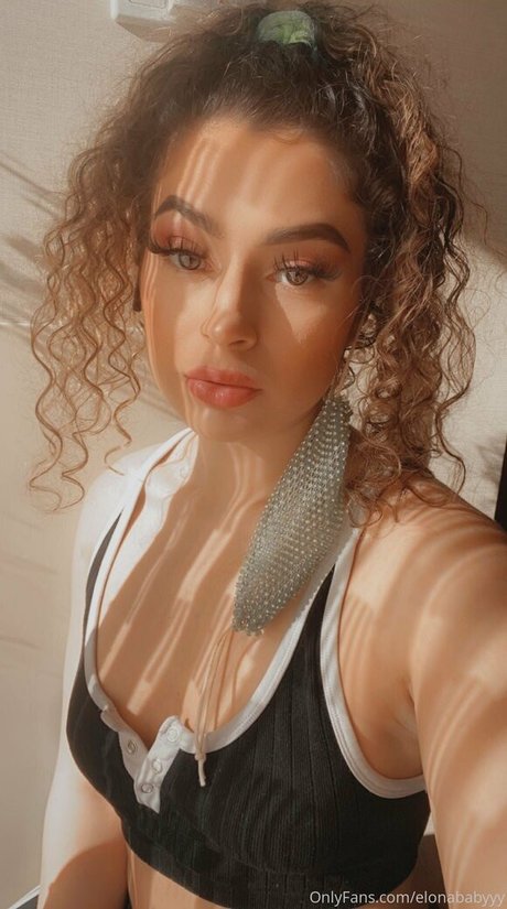 elonababyy nudes model pictures