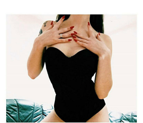 marry land art actress pictures