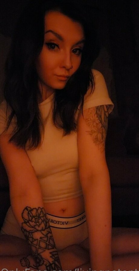 livingpotential hot model img