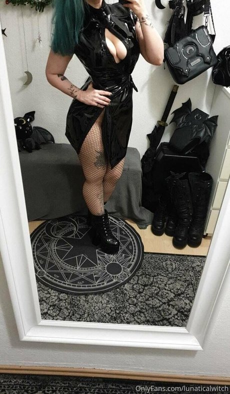 Lunaticalwitch art star photo
